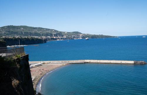 Meta Casa | The Cave On The Sea