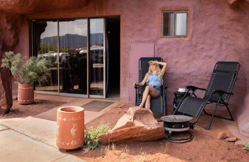 Moab Otro | The Caves at Moab - At Private Riverside Ranch
