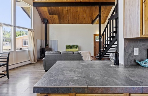 Soulsbyville Casa | The Caylor Chalet