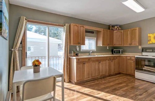 Byng Inlet Cabaña | The Cedar: Awesome view + Bunkie!