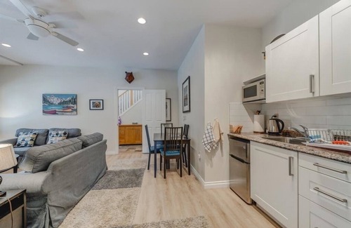 Banff Apartamento | The Cedar - Downtown, walking distance to all the shops and restaurants!
