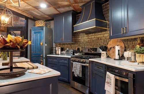 Lincolnton Casa | The Cedar St Silo- Sleeps 4 w/ Fireplace & Hot Tub. Walk to Downtown Lincolnton