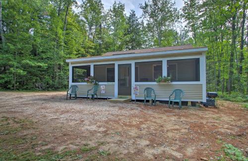 Raymond Casa | The Cedars Cabin with Beach Access on Panther Pond