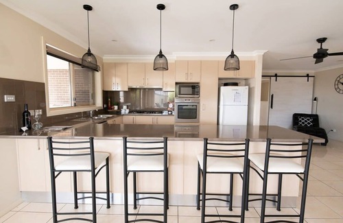 Calare Casa | The Centennial - Modern Entertaining Home, Sleeps 8