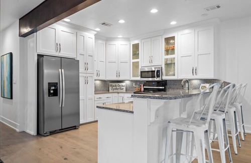 Hot Springs Casa | The Central Loft: Contemporary Downtown Retreat Along Hot Springs' Bathhouse Row