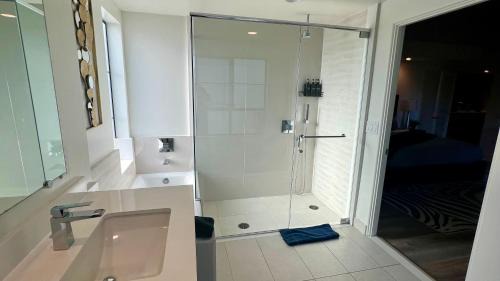 Westwood Apartamento | The Century City Cozy 3 Bedroom Apartment with free parking! 303