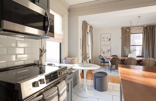 Italian Village Casa | The Century House: 5 Bedroom near OSU, Short North Arts District, Convention Ctr