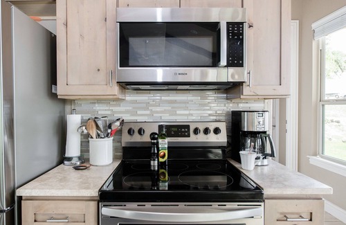 Spring Branch Casa | The Century Oak: 3-Unit Estate next to Remi's Ridge & Hayes Hollow