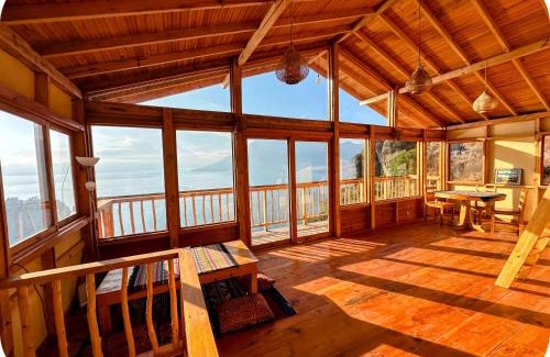 San Marcos La Laguna Chalet De Esquí | The Chalet - 4 bedrooms - stunning lake view