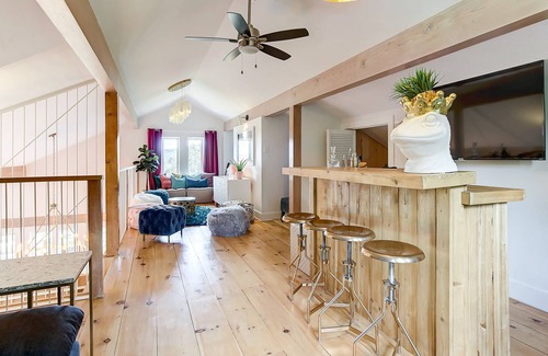 Saint-Sauveur-des-Monts Villa | The Chalet des Laurentides is the ultra equipped Mansion you need!