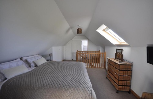 Forest of Dean Chalet De Esquí | The Chalet is pet friendly on a farm near Malvern