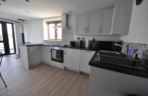 Forest of Dean Chalet De Esquí | The Chalet is pet friendly on a farm near Malvern