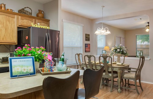 San Antonio Casa | The Chamomile Su sede de LACKLAND AFB BMT.