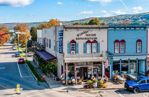 Hammondsport Casa | The Champagne Suite 2
