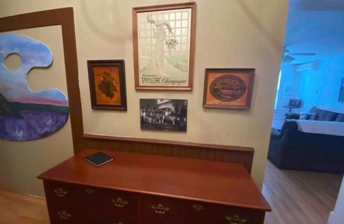 Hammondsport Casa | The Champagne Suite 2