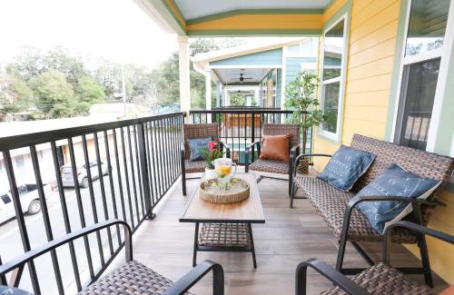 Pleasant Street Casa | The Champion's Suite Newly Built Upscale Central