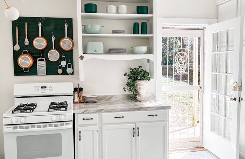 Evergreen Casa | The Chandelier House + Loft of Midtown - Near It All!