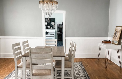 Midtown Casa | The Chandelier Loft of Midtown - Near It All!