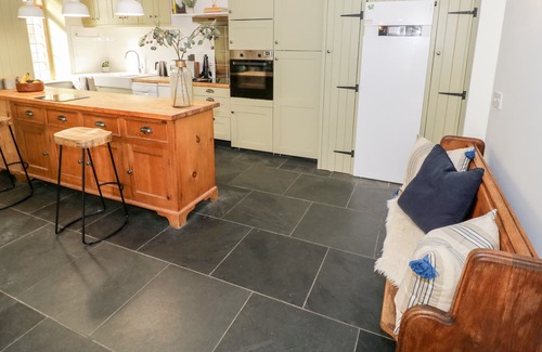 Yarpole Cabaña | THE CHAPEL, pet friendly, character holiday cottage in Yarpole
