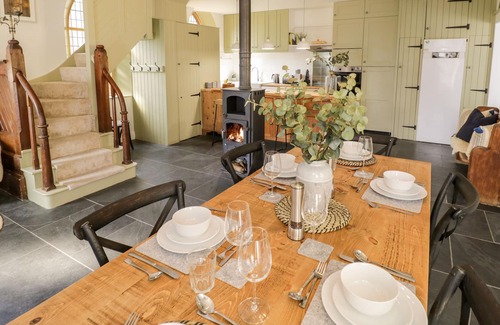 Yarpole Cabaña | THE CHAPEL, pet friendly, character holiday cottage in Yarpole