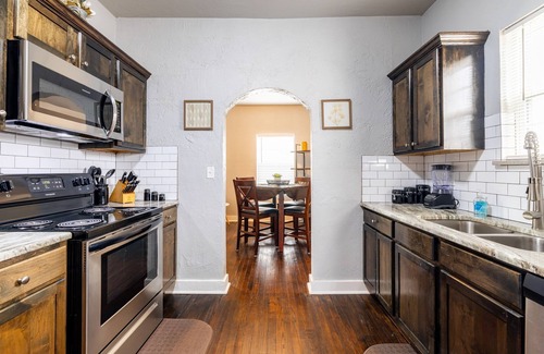 Chickasha Casa | The Charm Chickasha | Fiber | W/D | Extra Parking