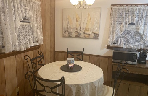 La Plata Casa | The Charming Country Cottage-Welcomes you and your pet!