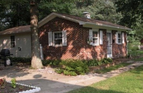 La Plata Casa | The Charming Country Cottage-Welcomes you and your pet!