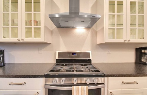 Yuba City Casa | The Charming Home with a Pool