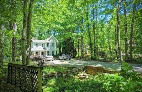 Green Valley Casa | The Charming Retreat at At Cascade on the creek