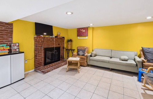 Hyattsville Casa | The charming villa is at 5miles away to Washington DC sight see
