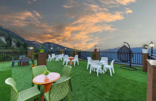 Fagu Apartamento | The Charvi Regency I Vacations I Conference I MICE I Family Events I Open Air Terrace I Sky Bonfire I Wooden Rooms With Pvt Balconies I Kufri by Exotic Stays