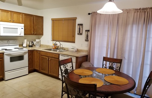 Sahuarita Casa | The Chase House, cerca de tiendas y restaurantes en el área de Sahuarita / Green Valley.