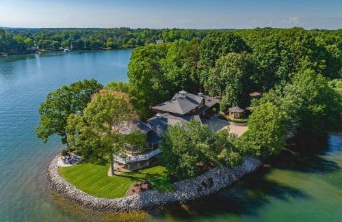 Mayhew Casa | The Chasestone