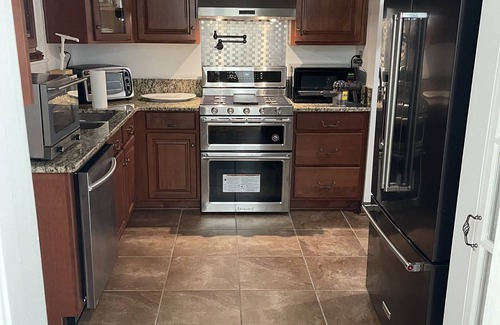 Summerville Casa | THE CHATEAU OF OAKLAND BEST PLACE TO STAY & PLAY GOLF / TWO DECKS 16 FOOT SPA