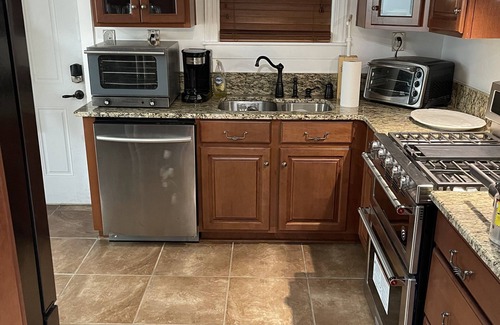Summerville Casa | THE CHATEAU OF OAKLAND BEST PLACE TO STAY & PLAY GOLF / TWO DECKS 16 FOOT SPA