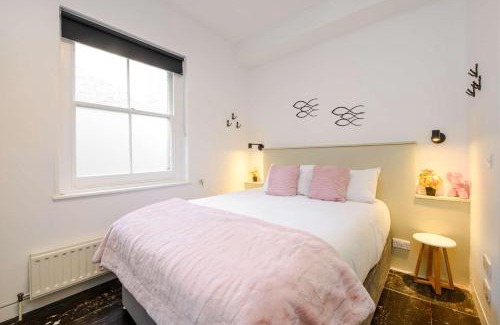 Cathedrals Apartamento | The Cheeky Hideaway-Borough- by Frankie Says