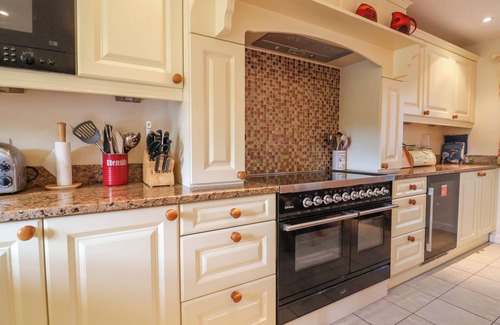 Littlebredy Cabaña | THE CHEESEHOUSE, pet friendly, with a garden in Litton Cheney