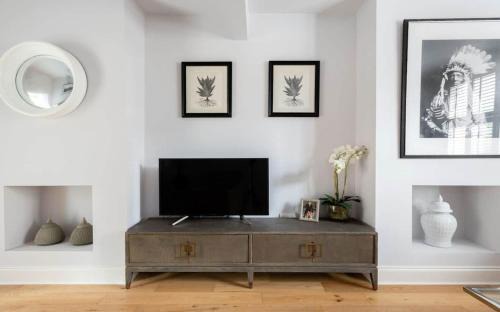 Redcliffe Casa | The Chelsea Cottage By Hok Living