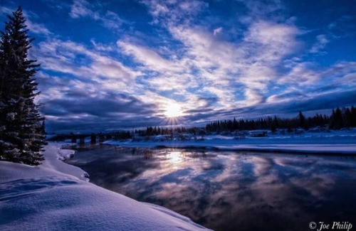 College Casa | The Chena River House River Suite