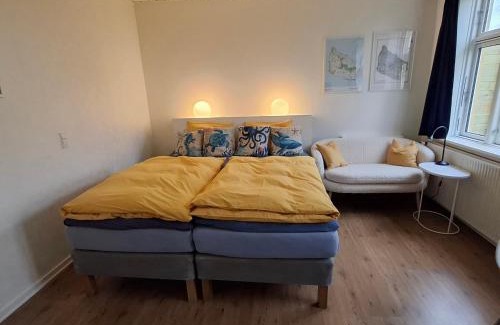 Arnager Casa | The Cherry Apartment - 'Den Gule Svane' Guest House near Rønne & Beach