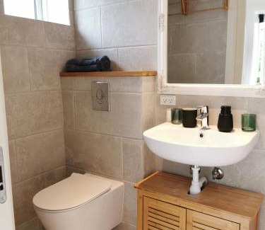 Arnager Casa | The Cherry Apartment - 'Den Gule Svane' Guest House near Rønne & Beach