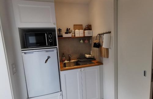 Arnager Casa | The Cherry Apartment - 'Den Gule Svane' Guest House near Rønne & Beach