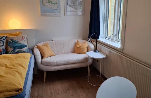 Arnager Casa | The Cherry Apartment - 'Den Gule Svane' Guest House near Rønne & Beach
