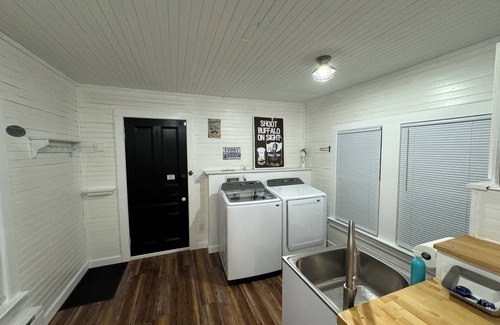 Geneva Casa | The Cherry Street Retreat: Charming, freshly renovated house in downtown Geneva