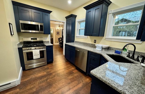 Geneva Casa | The Cherry Street Retreat: Charming, freshly renovated house in downtown Geneva