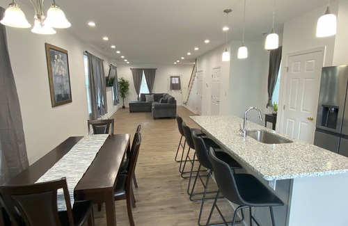 Norfolk Casa | The Chesapeake Gray Historical Waterside District 20 mins to Oceanfront