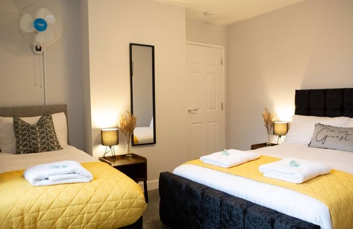 Blacon Apartamento | The Cheshire Gathering - Hot Tub 8 Bedrooms