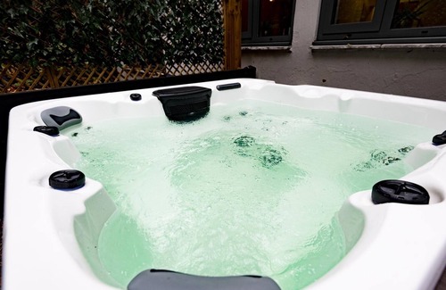 Blacon Apartamento | The Cheshire Gathering - Hot Tub 8 Bedrooms