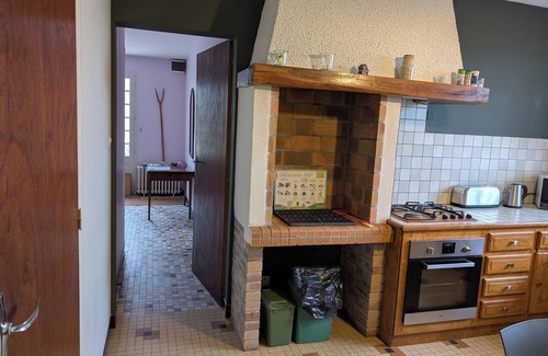 Saint-Pierre-d'Amilly Casa | La casa de castaños en la paz de la naturaleza.