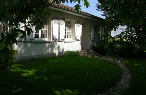 Saint-Pierre-d'Amilly Casa | La casa de castaños en la paz de la naturaleza.